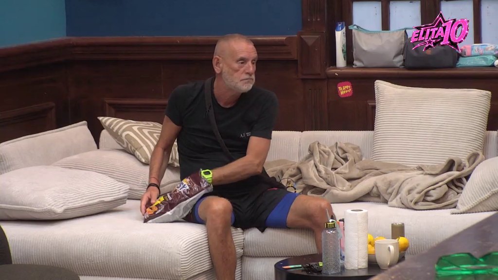 ŠOK: Lepi Mića diže ruke od Aneli, ulogu njenog zaštitnika prepušta Filipu Đukiću! (VIDEO)