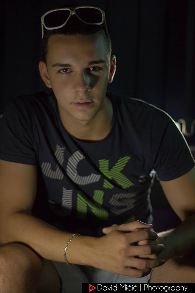 1000833_342575065873675_1968626454_n