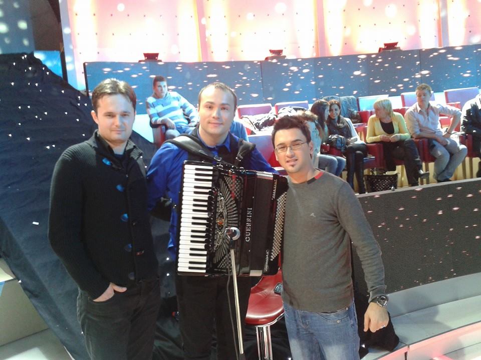 999215_692023110816383_94153591_n