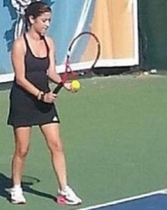 Hazal Kaya tenis oynadı