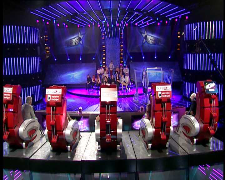 PINKOVE ZVEZDE 032 upper.Still140