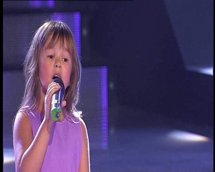 Pinkove Zvezdice 001 upper.01_14_03_17.Still056_750x600