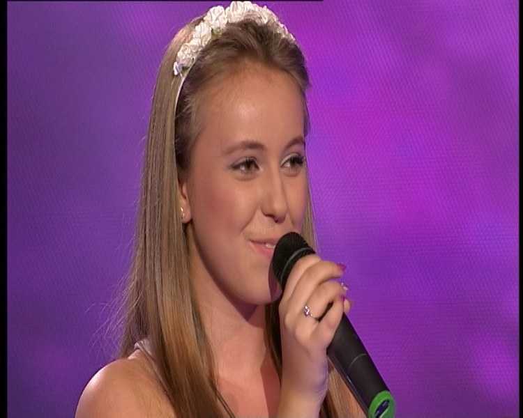 Pinkove Zvezdice 008 upper 1.01_26_59_12.Still066_750x600